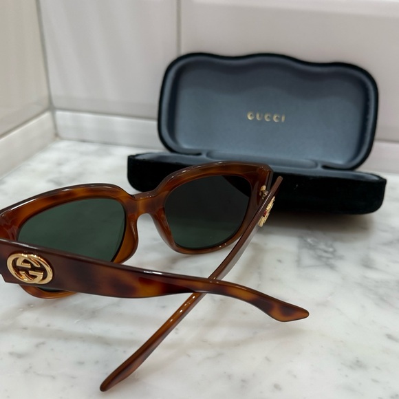 Gucci Sunglasses. Tortoise. Authentic. EC. Case included. 54mm frame. - Picture 2 of 15